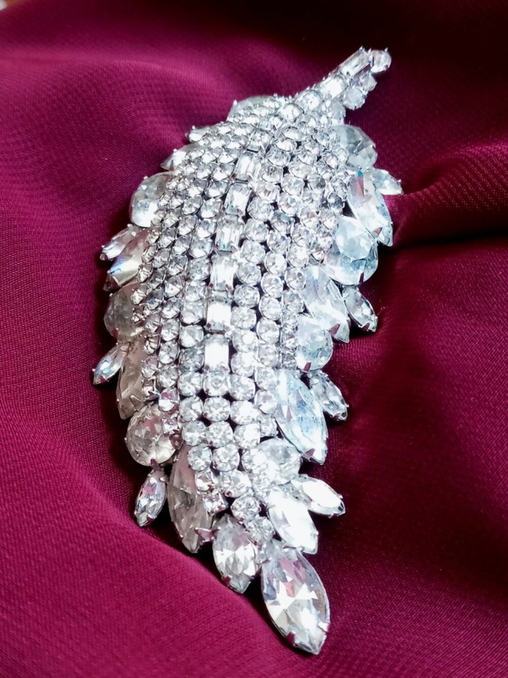 Vintage Mid-Century WEISS Rhinestone Feather Leaf Brooch-Excellent Condition